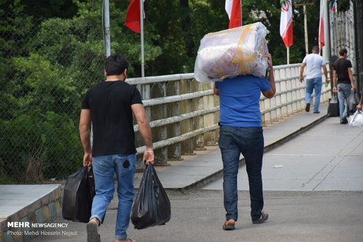 اشتیاق اتباع آذری برای خرید کالاهای ایرانی از مرز آستارا