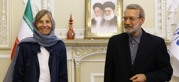 گلایه‌های لاریجانی از فرانسوی‌ها: مکانیزم اینستکس روی کاغذ مانده است