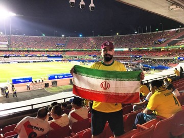 حضور کاربر خبرآنلاین در بازی‌های کوپا آمه‌ریکا با پرچم ایران/ عکس