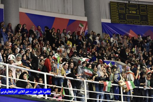 تصاویر | ایران و لهستان در سالن مملو از تماشاگر