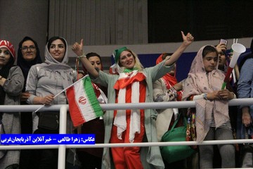 شادی هواداران بعد از برد برابر لهستان