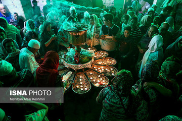 گردهمایی زرتشتیان در زیارتگاه پیرسبز