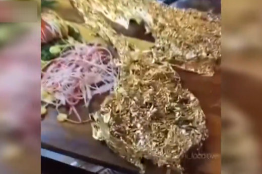 فیلم | استیک گوشت با روکش طلا در رستوران شمال تهران