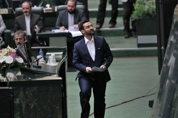 کنایه‌های معنادار به وزیر جوان در صحن مجلس/ چرا آن‌قدر در توئیتر هستید؟/ اگر برای آینده برنامه دارید به روستاها بروید
