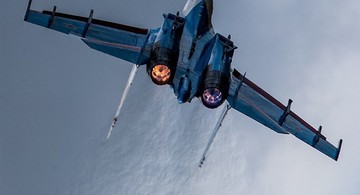 بمب‌افکن افسانه‌ای آمریکا در دام جنگنده روسی