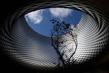 عکس | طراحی منحصربه‌فرد یک سالن‌ نمایشگاهی در سوئیس