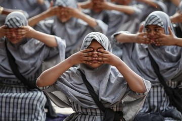 حضور دانش آموزان مسلمان یکی از مدارس شهر احمدآباد هند در کلاس یوگا در آستانه روز بین‌المللی یوگا