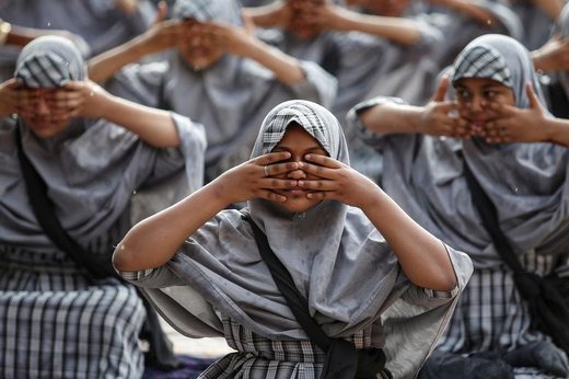 حضور دانش آموزان مسلمان یکی از مدارس شهر احمدآباد هند در کلاس یوگا در آستانه روز بین‌المللی یوگا