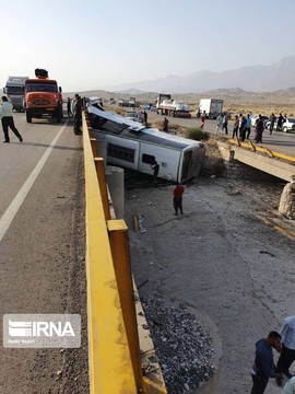 انتقال مصدومان اتوبوس زائران کربلا در هرمزگان