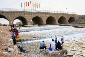 تفریح تابستانی در رودخانه قم