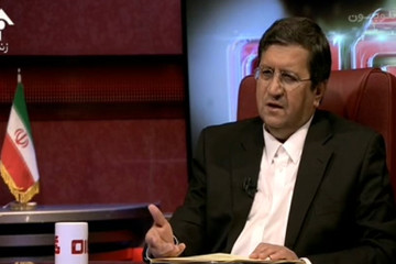 واکنش همتی به شایعه دخالت بانک‌ها در بازار ارز: این‌که بانک‌ها از خرید و فروش ارز سود برده‌اند، اصلا صحیح نیست، دقت کنید