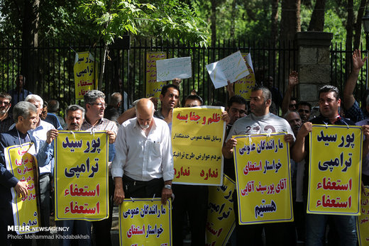 تجمع اعتراضی رانندگان مینی‌بوس در حاشیه یکصد و پنجاهمین جلسه شورای اسلامی شهر تهران