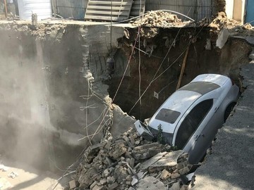 ریزش مرگ‌بار ساختمانی در خیابان طالقانی/ عکس