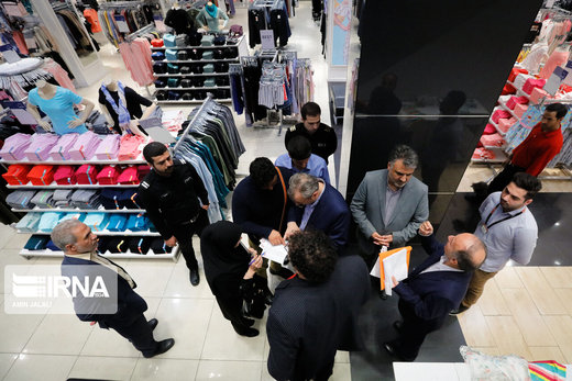 گشت مشترک تعزیرات حکومتی از یک فروشگاه برند خارجی پوشاک