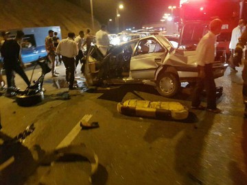 تصادف دو  پژو 405 با پژو پرشیا در اتوبان تهران - قم