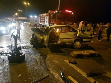 تصادف دو  پژو 405 با پژو پرشیا در اتوبان تهران - قم