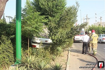واژگونی خودروی پژو ۲۰۶ در بلوار دستواره