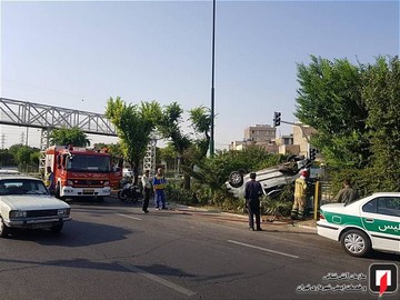 واژگونی خودروی پژو ۲۰۶ در بلوار دستواره