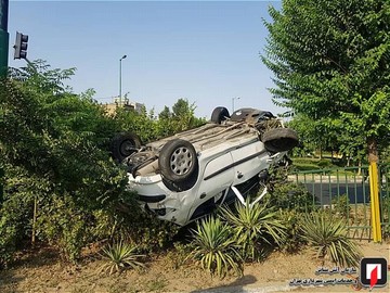 واژگونی خودروی پژو ۲۰۶ در بلوار دستواره