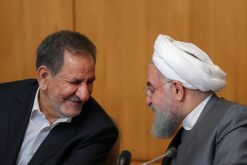 عکس | خندههای جهانگیری و روحانی در جلسه هیات دولت عکس | خندههای جهانگیری و روحانی در جلسه هیات دولت