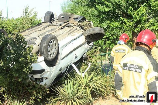 واژگونی خودروی پژو ۲۰۶ در بلوار دستواره