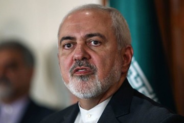  ظریف: بولتون می‌خواهد انگلیس را به باتلاق بکشاند