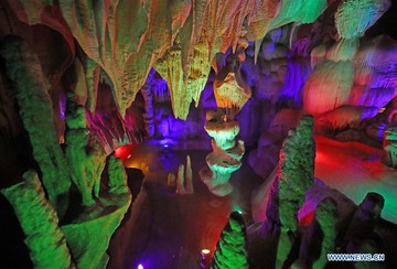 غار Tieling Karst چین