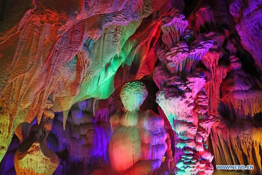 غار Tieling Karst چین