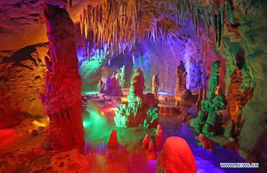 غار Tieling Karst چین