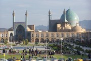 از توپ بازی تا آتش‌افروزی، مسجد امام  اصفهان امنیت دارد؟! + فیلم