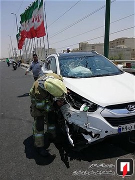 تصادف موتورسیکلت و چهار خودرو در بزرگراه زین‌الدین