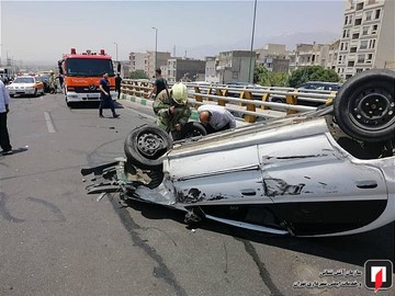 تصادف موتورسیکلت و چهار خودرو در بزرگراه زین‌الدین
