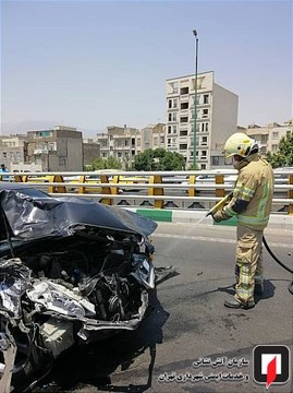 تصادف موتورسیکلت و چهار خودرو در بزرگراه زین‌الدین