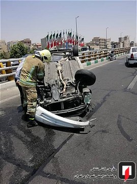 تصادف موتورسیکلت و چهار خودرو در بزرگراه زین‌الدین