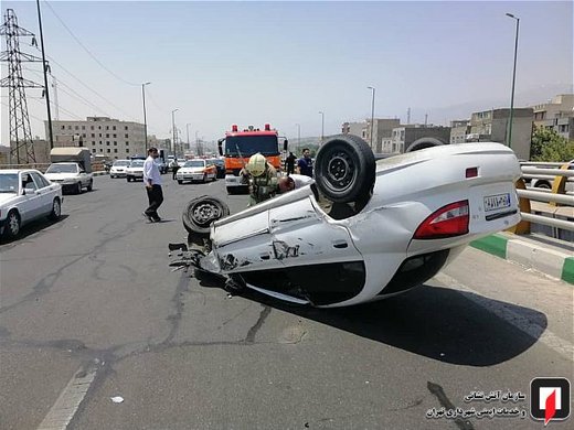 تصادف موتورسیکلت و چهار خودرو در بزرگراه زین‌الدین
