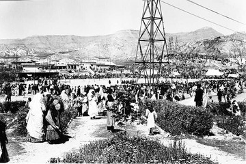 عکس | ۸۸ سال قبل زنان مسجد سلیمانی به استادیوم فوتبال می‌رفتند