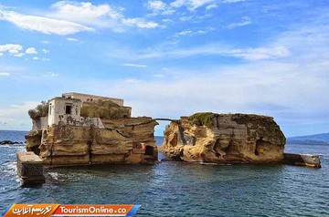 جزیره گایولا در دریای مدیترانه