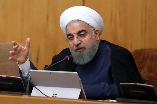 فیلم | روحانی: آمریکا با دست پس می‌زند با پا پیش می‌کشد!