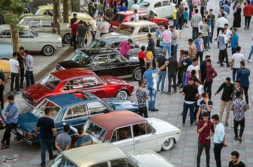 همایش خودروهای کلاسیک در سنندج
