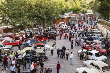 همایش خودروهای کلاسیک در سنندج