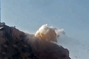 فیلم | انفجار سنگ بزرگ مشرف به دروازه قرآن شیراز