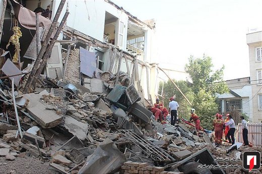 تخریب ساختمان مسکونی در خیابان نصرت