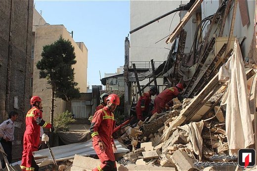 تخریب ساختمان مسکونی در خیابان نصرت