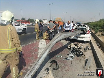 تصادف ام‌وی‌ام با گاردریل بزرگراه آزادگان
