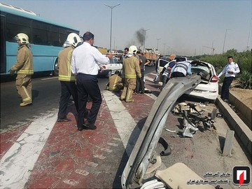 تصادف ام‌وی‌ام با گاردریل بزرگراه آزادگان