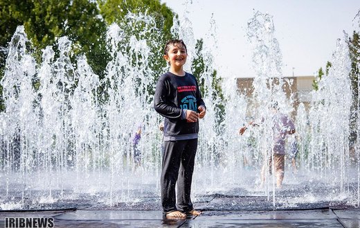 آب بازی کودکان در گرمای 40 درجه تابستان اصفهان