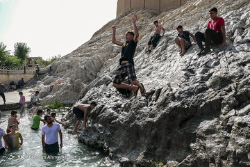 تابستان داغ در چشمه‌علی