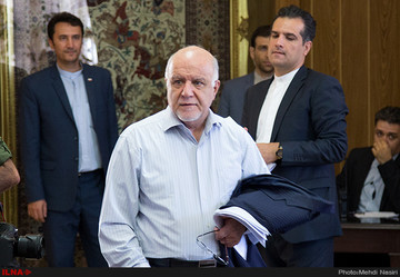 زنگنه: بابک زنجانی پول خرج برخی رسانه‌ها می‌کند تا حرف‌هایش را بزنند