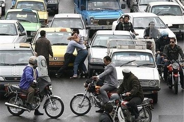 دورهمی به دعوا و یقه‌گیری کشید
