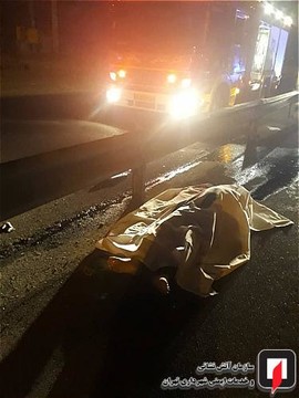 تصادف خودروی سواری با گاردیل در بزرگراه شهید فهمیده